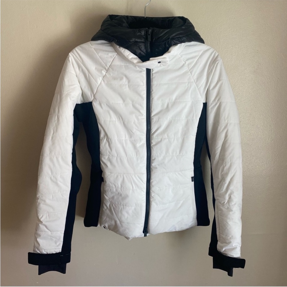 Athleta Grace Peak puffer in white and black, S